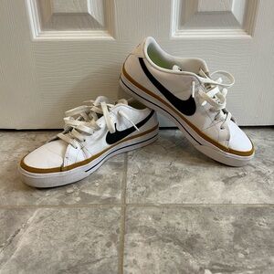 Nike Court Legacy Sneakers